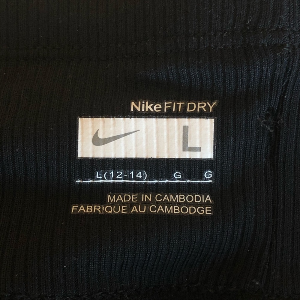 Nike Cropped Black Leggings with White Stripes - Picture 5 of 6